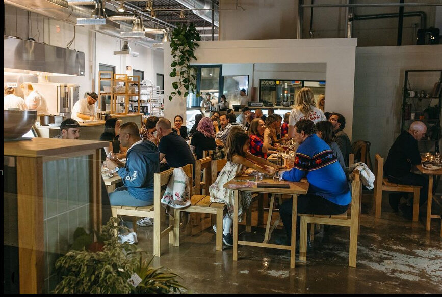 Restaurants in St. Catharines full of people eating