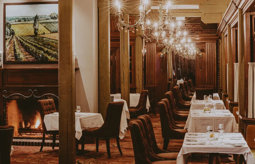 restaurant dining room